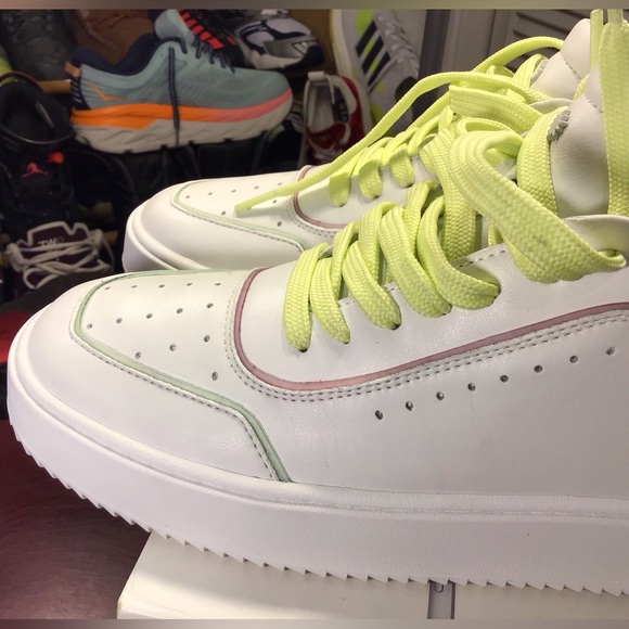 STUART WEITZMAN Leather Sneaker. - Picture 6 of 16